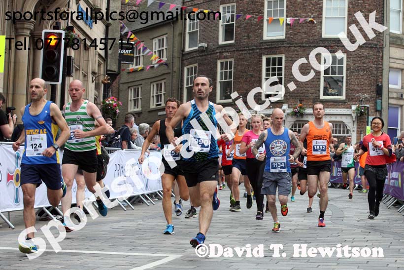 Start of the 2017 Durham City Run 5k and 10k Road Race. Photo: David T. Hewitson/Sports for All Pics